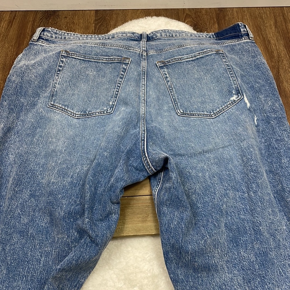 Abercrombie & Fitch NWT Curve Love The Dad High Rise Jeans Ripped Wash - Picture 8 of 9